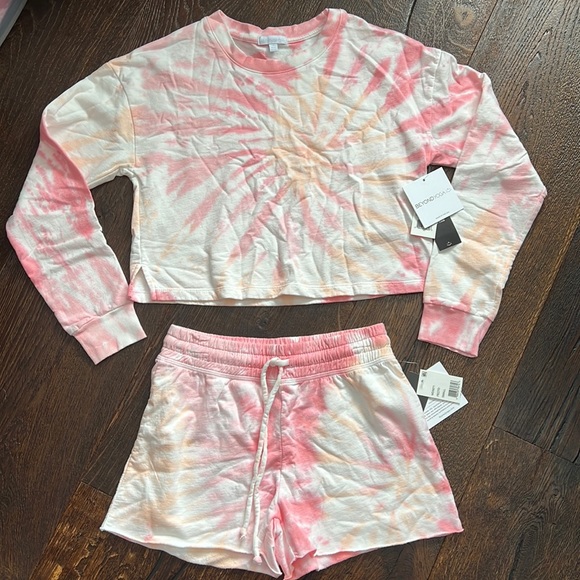 Beyond Yoga Pants - 30. Beyond Yoga Weekend Pullover & Come Through Shorts Set Size Small